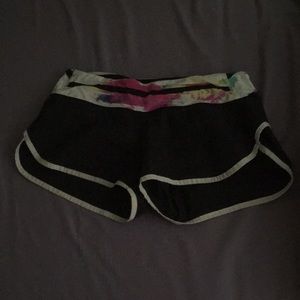 Lululemon size 4 wet.dry.warm speeds (fit like 3)